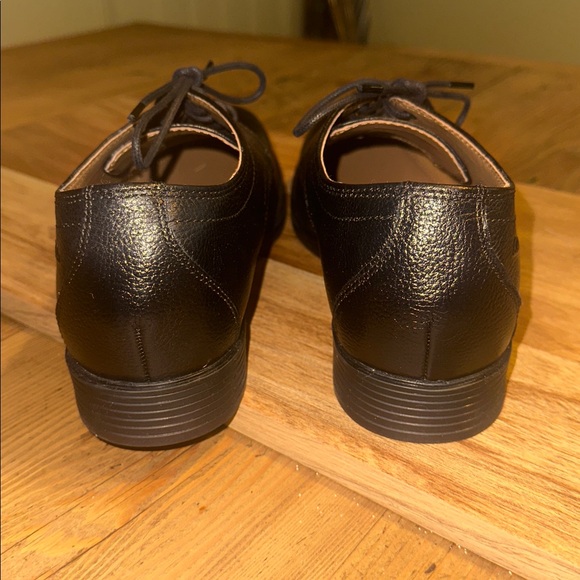 Clarks Whiddon Apron Oxford Size 9 1/2M - Picture 2 of 8